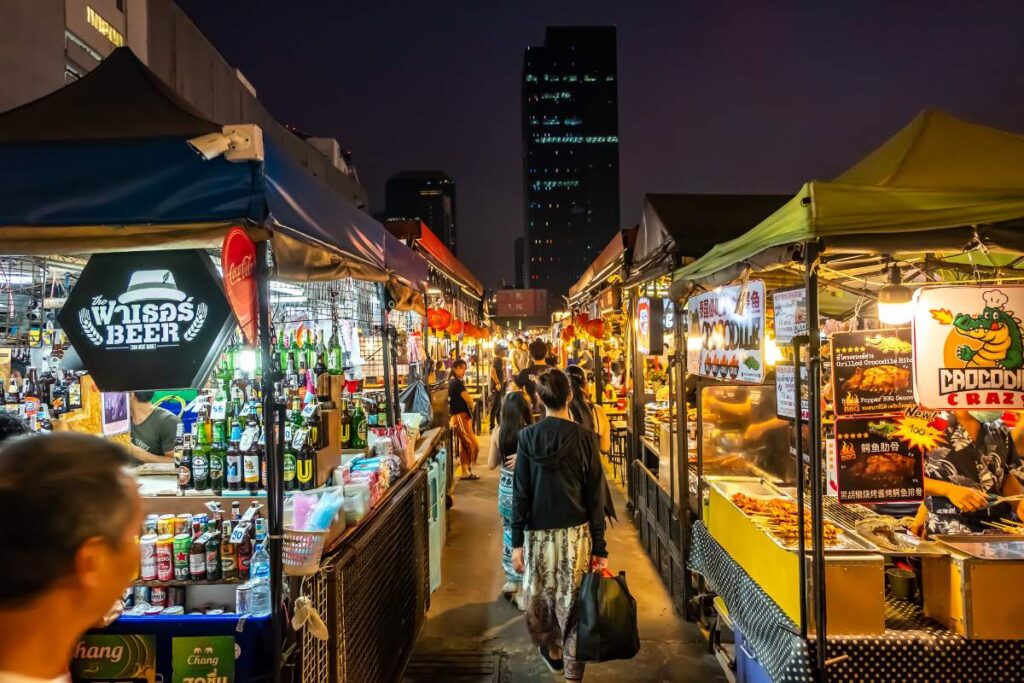 Bangkok Night Markets, Temples & River Life