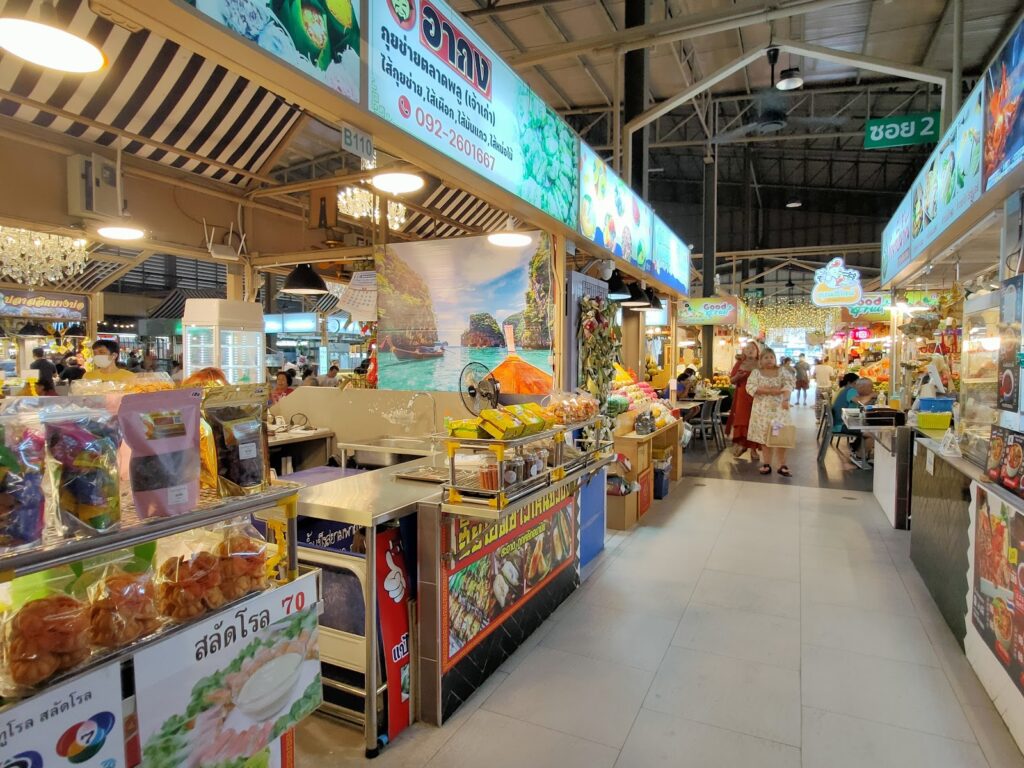 Bangkok — Trok Mor Market Breakfast + Thonburi Canals